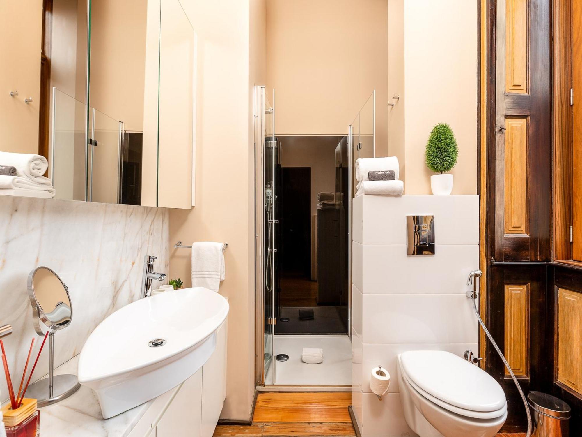 Spacious Modern In *